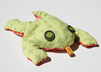 Stuffed Frog Beanbag Toy DIY Tutorial and Free Pattern Download 1 via lilblueboo.com